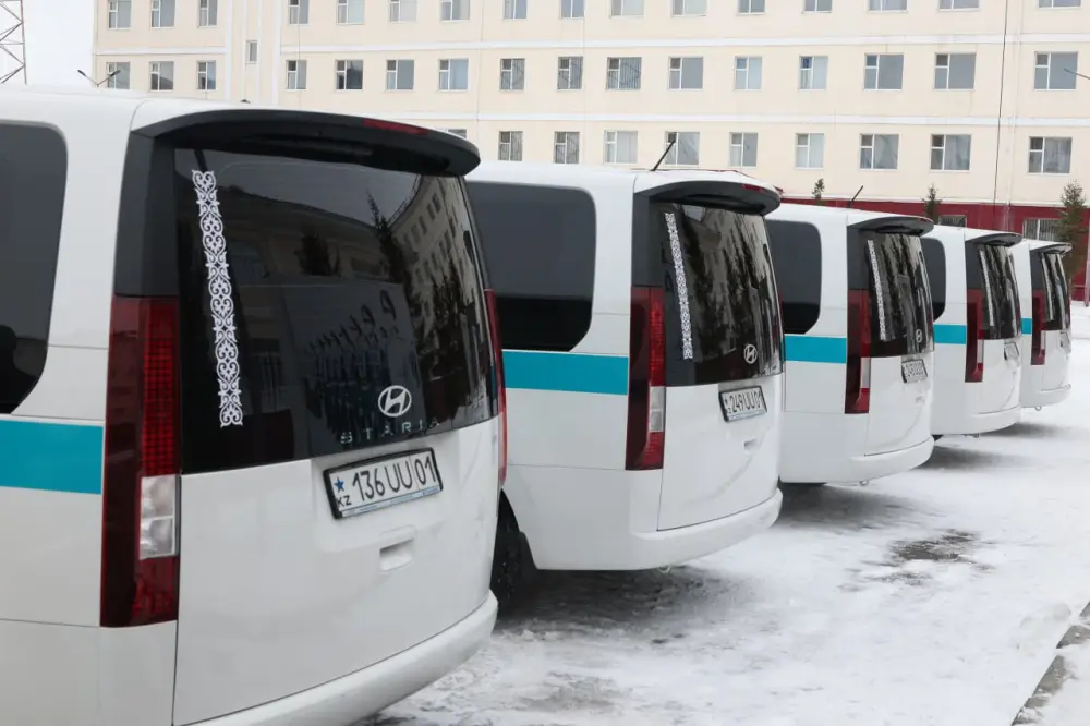 Наурызнама: национальные узоры в форме и на технике гвардейцев (5)