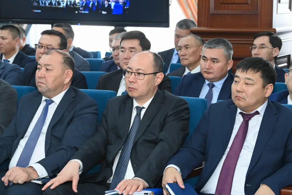 Обсуждены вопросы реализации норм новой Конституции (3)