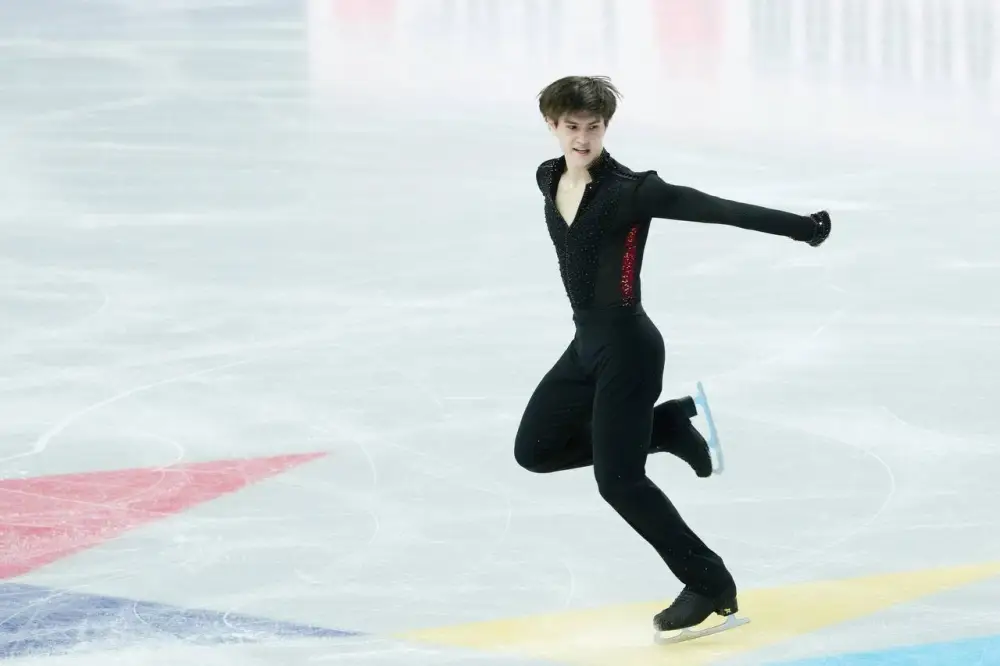 Диас Джиренбаев успешно дебютировал на чемпионате мира по фигурному катанию Павлодаре