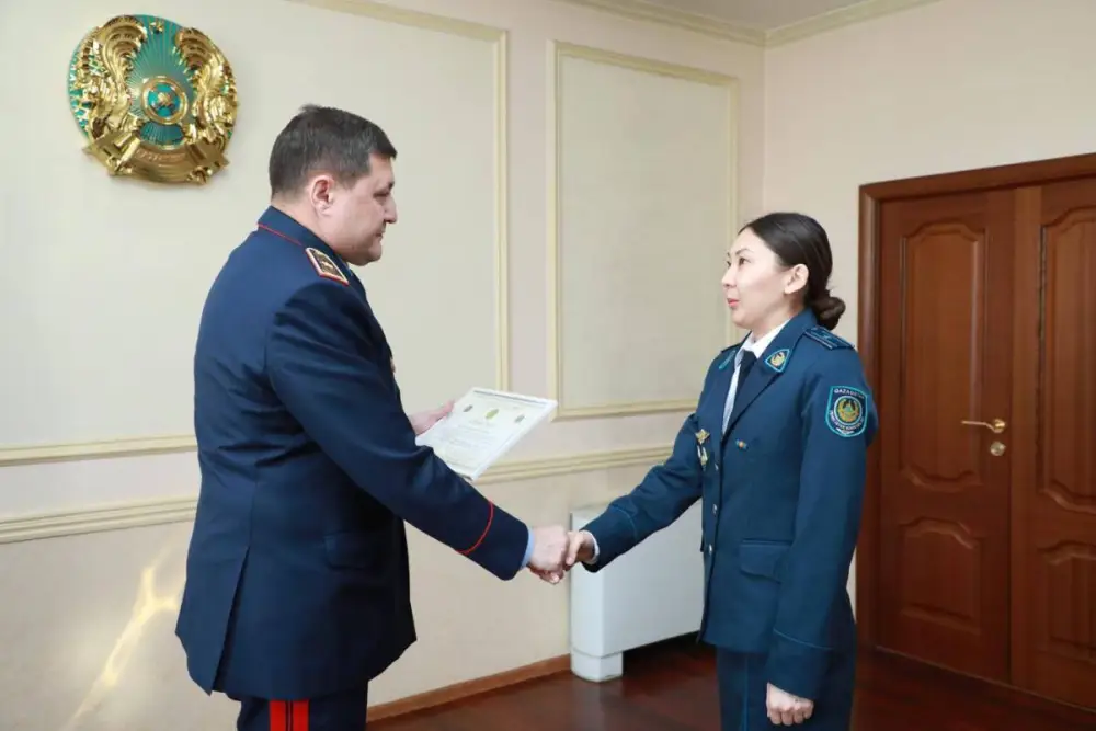 Отличившихся криминалистов наградили в столице (3)