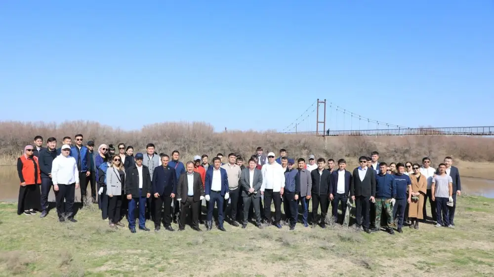 ТУРКЕСТАН: В АРЫСИ В РАМКАХ АКЦИИ «МӨЛДІР БҰЛАҚ» ПРОШЕЛ СУББОТНИК ПО ОЧИСТКЕ БЕРЕГОВ РЕКИ (3)