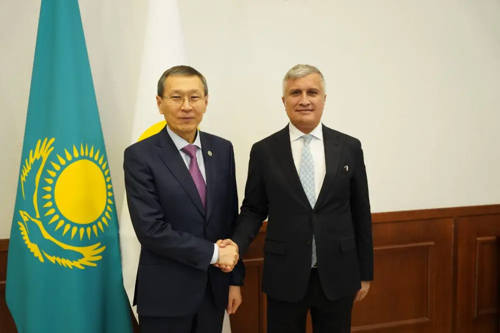 В Центральной комиссии референдума проходит встреча с руководством миссий наблюдателей Шанхайской организации сотрудничества и Организации тюркских государств Павлодаре