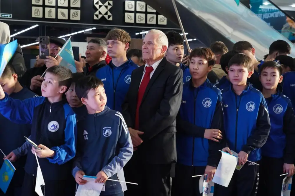 В ТРЦ Koksetau Mаll прошла презентация нового состава футбольной команды «Окжетпес» (7)