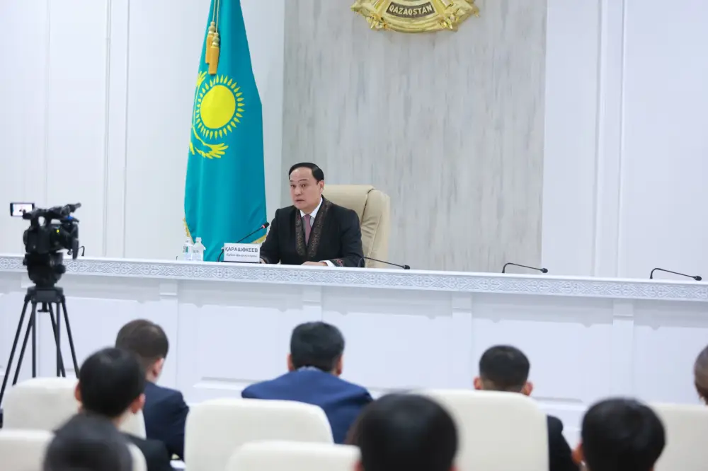 Ербол Карашукеев встретился с финалистами второго сезона «Ой шебері» (3)