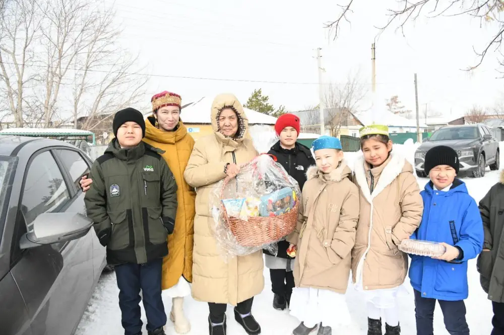 Столичные школьники навестили тружеников тыла и заслуженных педагогов в день Көрісу (2)