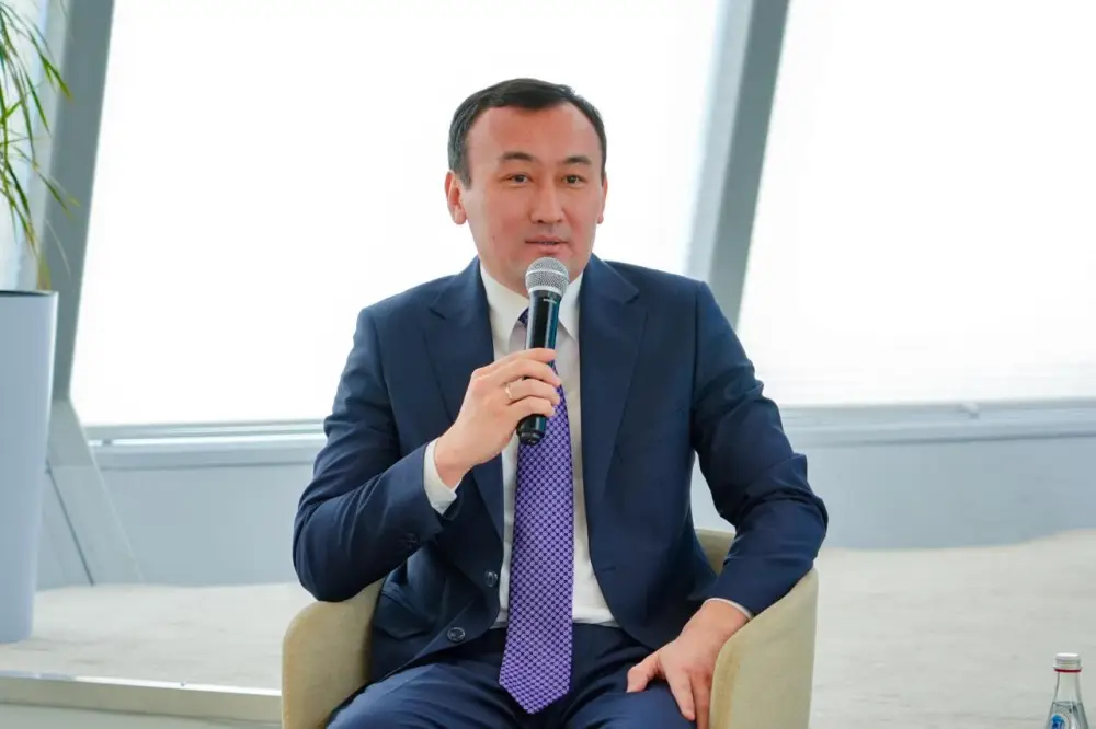 В Астане обсудили проект новой Конституции с участием молодежи и экспертного сообщества (5)