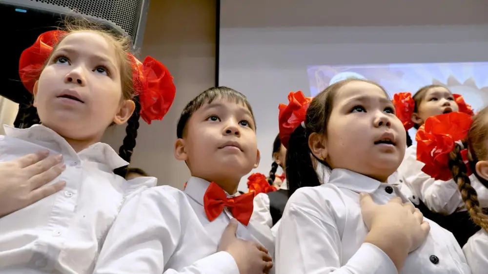Праздничный хор учащихся и малышей одновременно зазвучал в Астане в честь Международного женского дня (3)