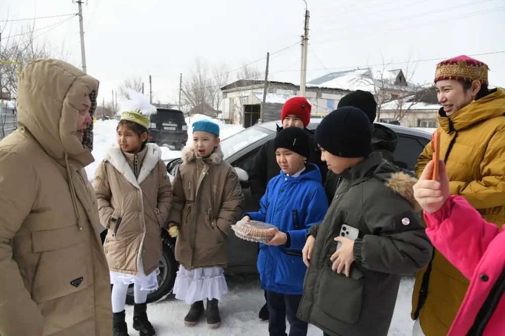 Столичные школьники укрепляют связь поколений, навестив ветеранов труда и педагогов в день Көрісу Павлодаре