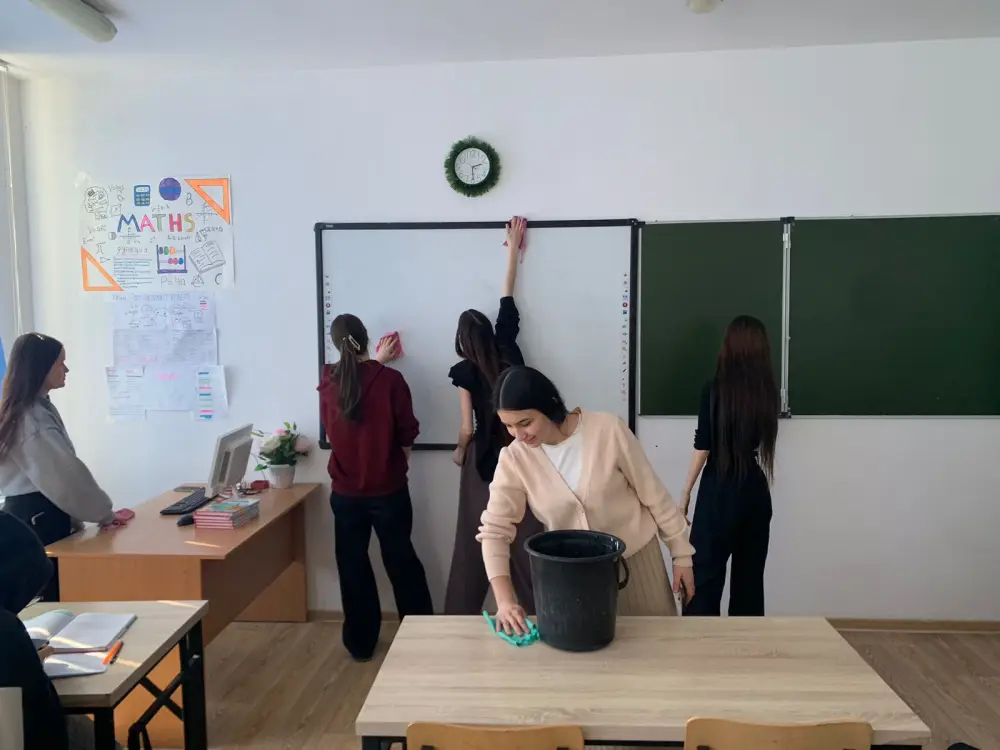 Студенты Астаны очистили территорию колледжа Павлодаре