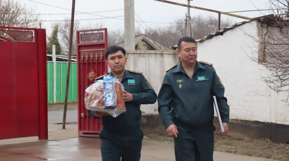 ВОЕННОСЛУЖАЩИЕ ТУРКЕСТАНСКОЙ ОБЛАСТИ ПОЗДРАВИЛИ ВЕТЕРАНА ВОВ С ДНЕМ БЛАГОДАРНОСТИ Павлодаре