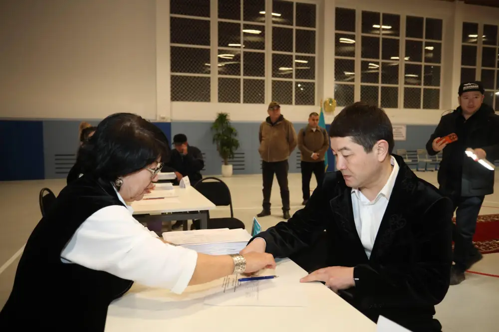 Аким Мангистауской области Нурдаулет Килыбай принял участие в референдуме по новой Конституции Павлодаре