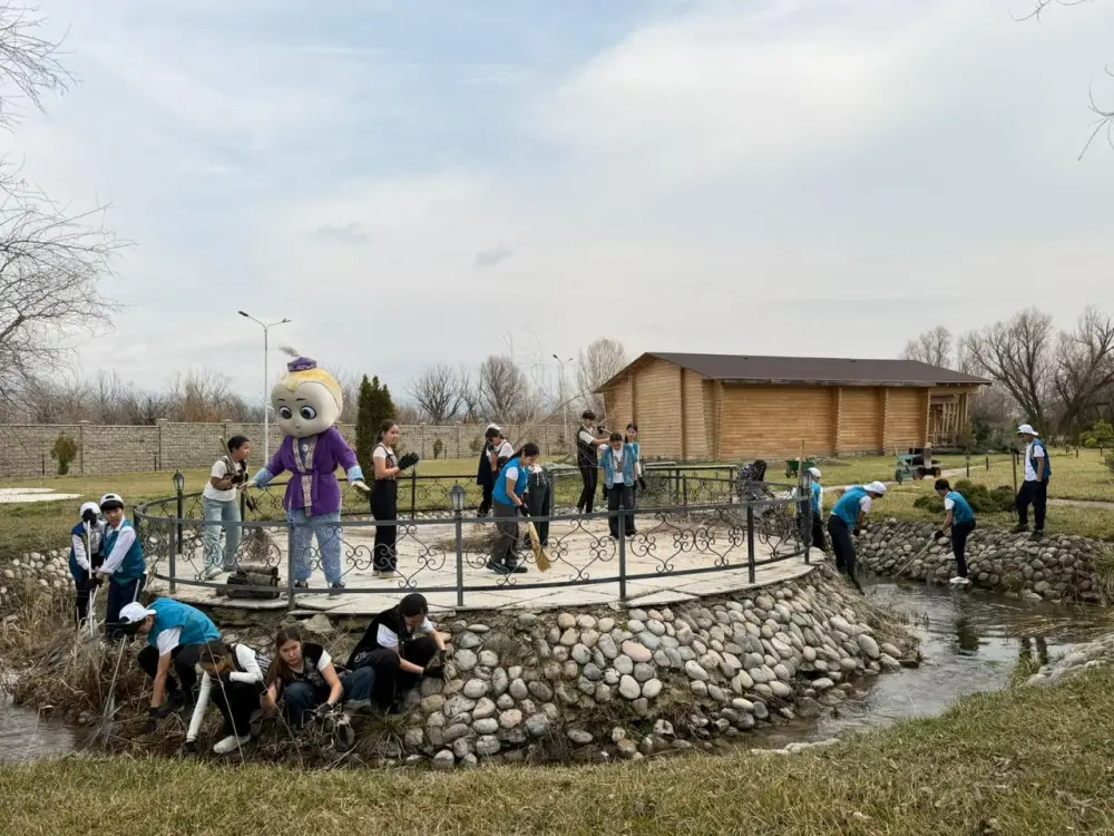 Юные казахстанцы принимают участие в республиканской акции «Мөлдір бұлақ» (4)