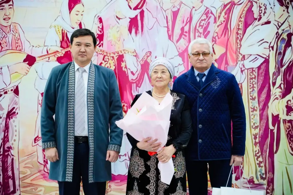 «Семья - сокровище нации»: в Астане молодые пары заключили брак в день семьи (8)