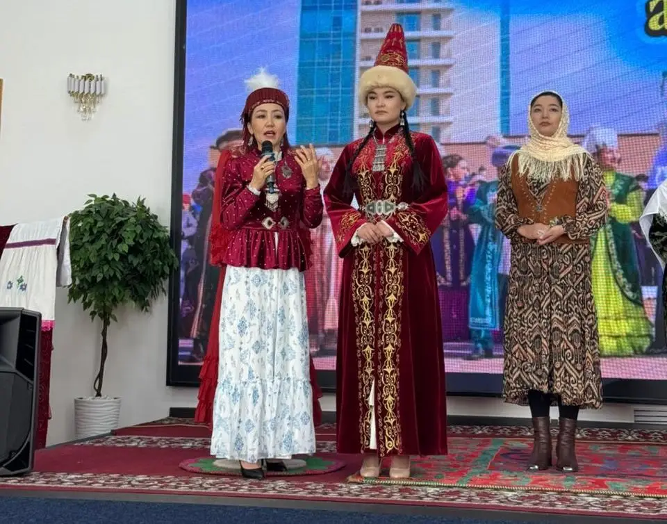 Об истории национальной одежды и ее философии рассказали на встрече с молодежью в Алматинской области Павлодаре