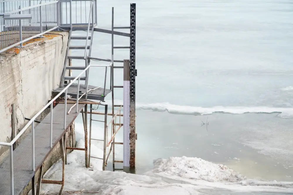 Аким Акмолинской области ознакомился с ходом противопаводковых мероприятий в г. Кокшетау (8)