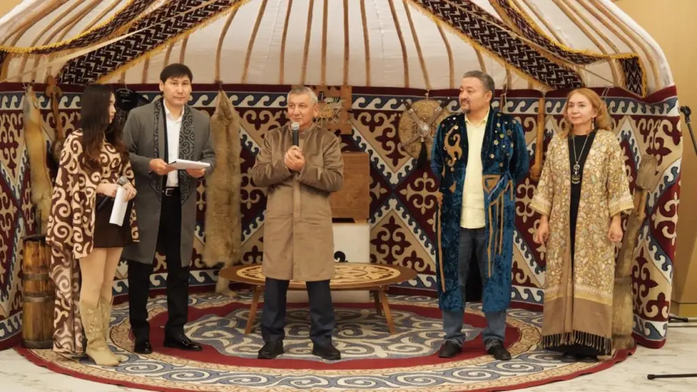 От орнамента к тренду: в столице показали современные образцы казахской одежды (6)