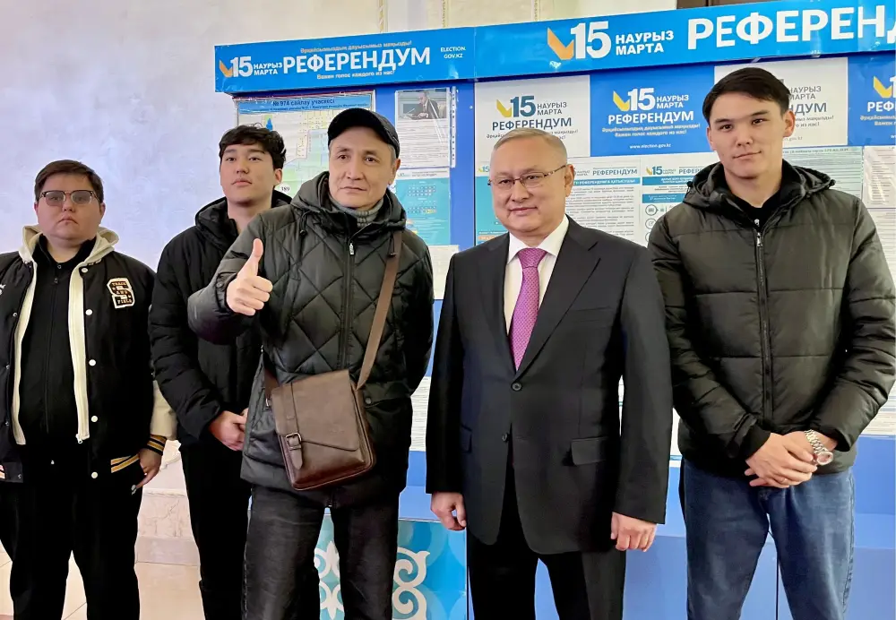 «Я проголосовал за процветание нашей страны»: аким области Жетісу принял участие в референдуме (6)