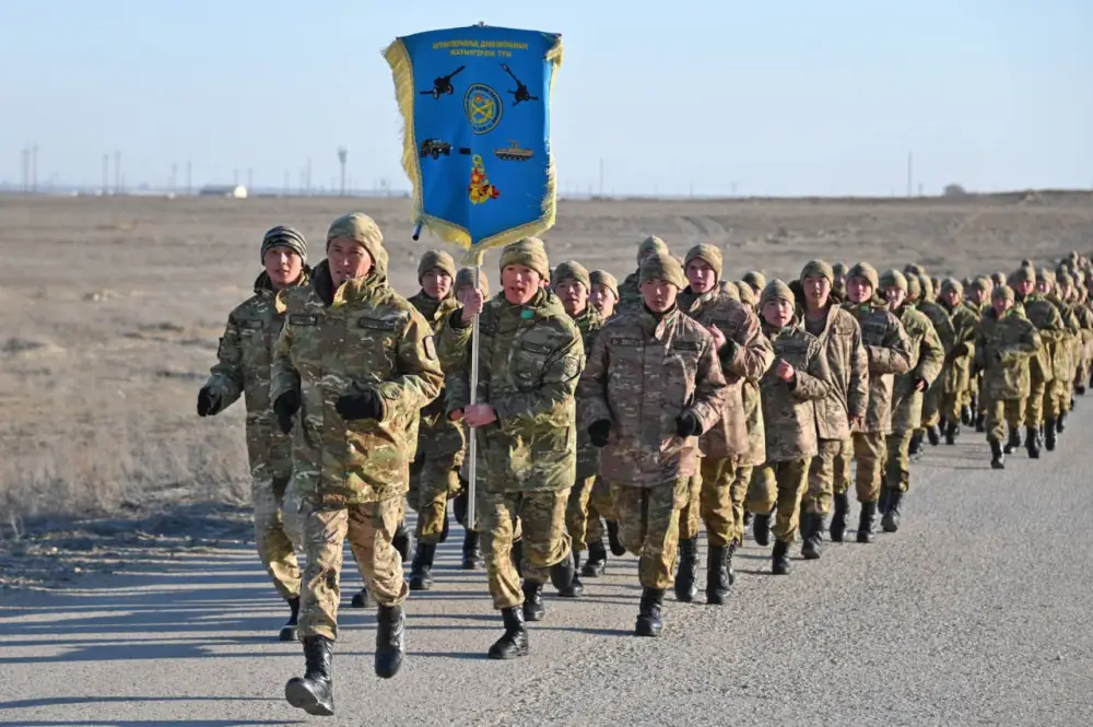 Тысячи военнослужащих Вооруженных сил приняли участие в массовом забеге в честь декады Наурызнама (4)