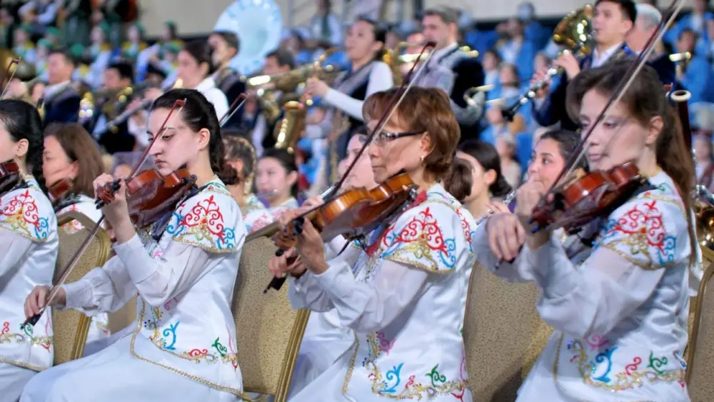 Кюй «Шернияз» и песня «Наурыз» прозвучали в исполнении 5 тысяч музыкантов в Астане Павлодаре