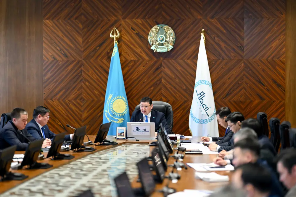 Абайская земля готовится к весеннему пробуждению: семена в руках, техника на старте Павлодаре