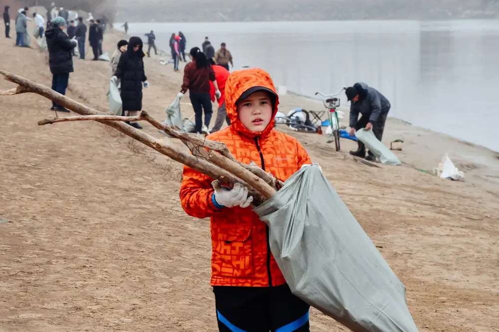 Атырау: Чистый берег как символ единства в борьбе с мусором Павлодаре