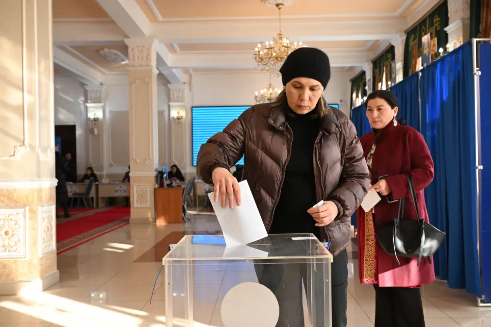 «Я проголосовал за процветание нашей страны»: аким области Жетісу принял участие в референдуме (3)