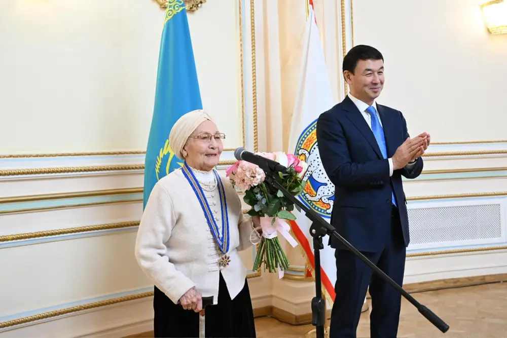 Дархан Сатыбалды вручил государственные награды в преддверии Международного женского дня в Алматы Павлодаре