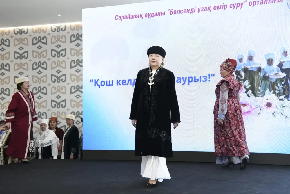 В Астане пенсионеры провели показ национальной одежды (9)