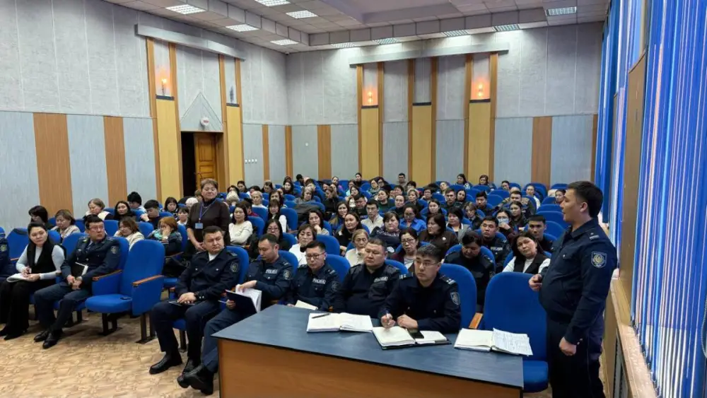 Восточно-Казахстанская область: обсуждение работы с подростками Павлодаре