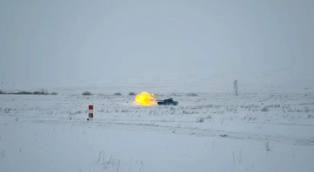 Танкисты отработали задачи по поражению целей в боевых условиях (2)