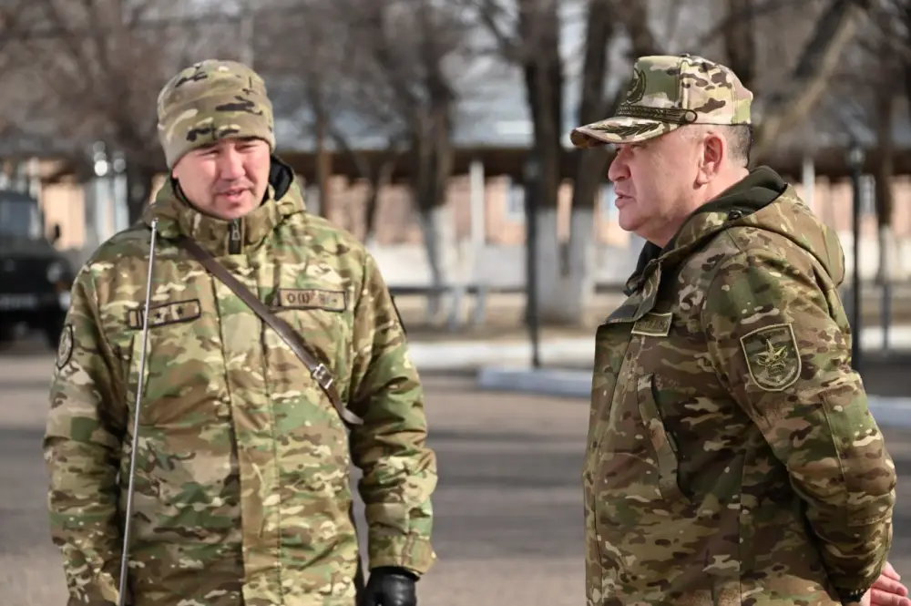 Улучшение условий службы в Алматинской области: замминистра обороны акцентирует внимание на социальной поддержке военнослужащих Павлодаре