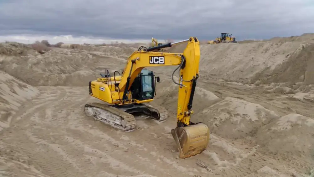 Механизированная очистка двух магистральных каналов завершена в Кызылординской области Павлодаре