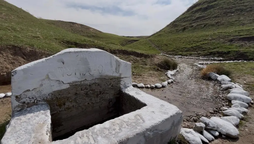 ТУРКЕСТАН: В РАМКАХ ЭКОЛОГИЧЕСКОЙ АКЦИИ «МӨЛДІР БҰЛАҚ» ОЧИЩЕНЫ ИСТОЧНИКИ ВОДЫ (3)