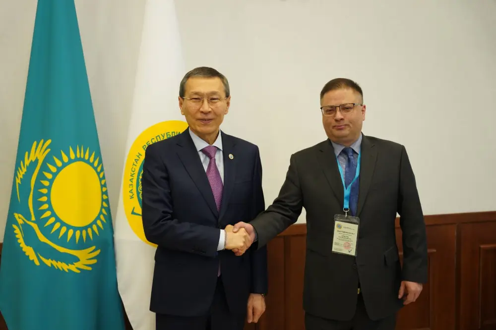 В Центральной комиссии референдума состоялась встреча с руководством миссий наблюдателей Шанхайской организации сотрудничества (ШОС) и Организации тюркских государств (ОТГ) (4)