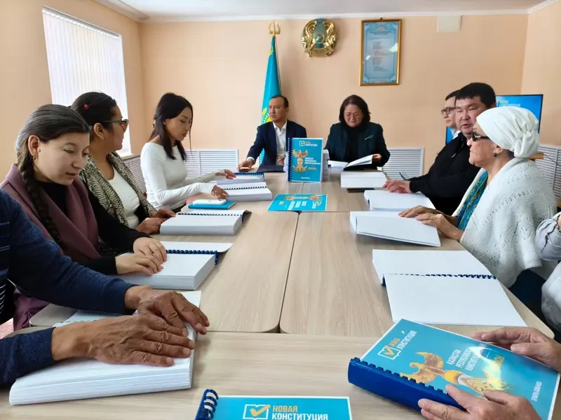 Доступное право: в Карагандинской области напечатали проект новой Конституции шрифтом Брайля (2)
