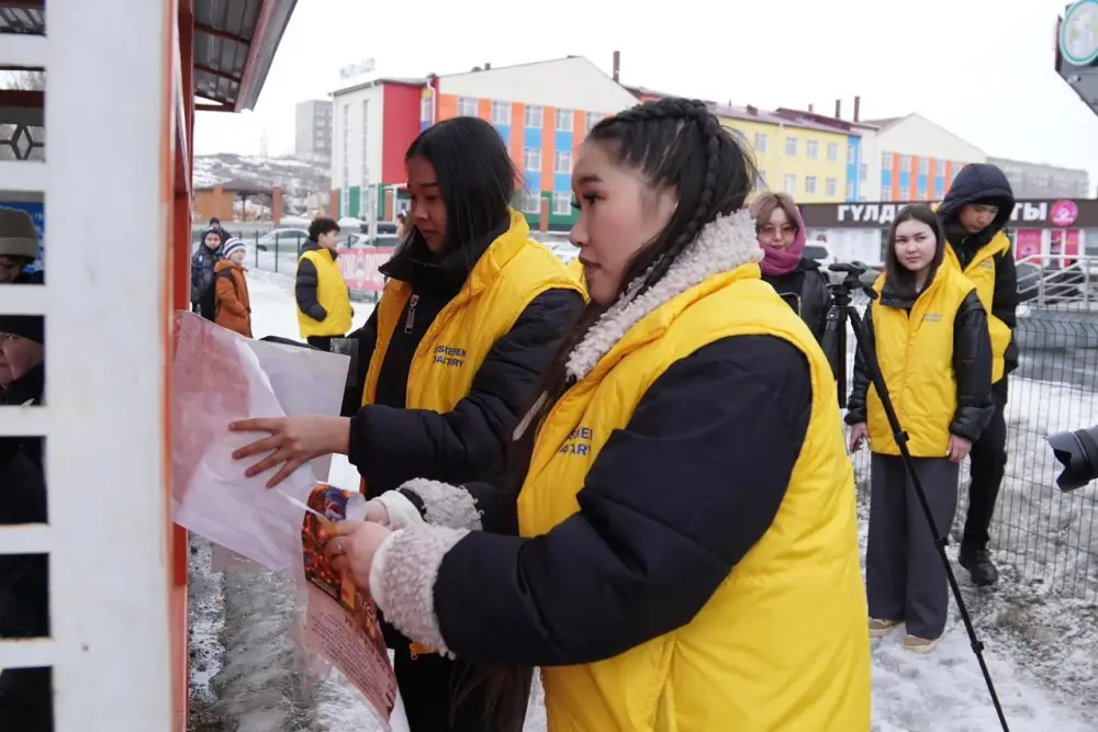 Молодежь Усть-Каменогорска вышла на акцию по очистке города от незаконной рекламы (3)