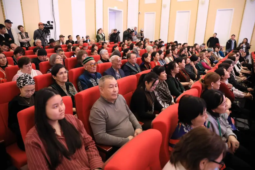 В Актобе молодые жыршы в течение суток исполняют героический эпос (6)