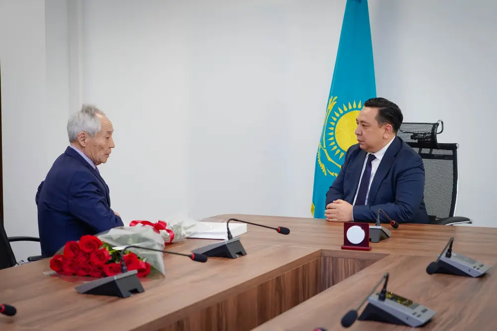 Ученый Ундасын Ашимов получил Благодарность Президента и нагрудный знак ордена "Барыс" Павлодаре