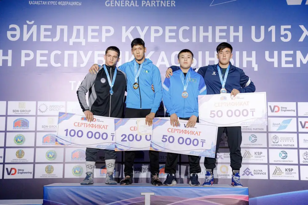 Чемпионат Казахстана по греко-римской борьбе юношей 15 лет область Абай три золотые медали Павлодаре