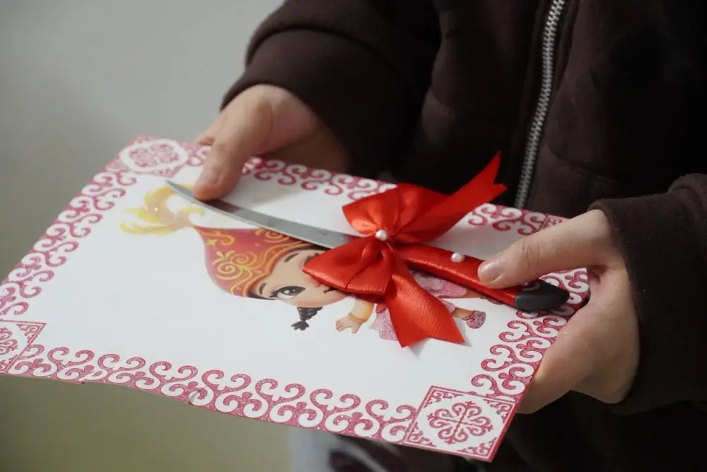 В Астане для детей с особыми потребностями провели обряд тұсаукесер (3)