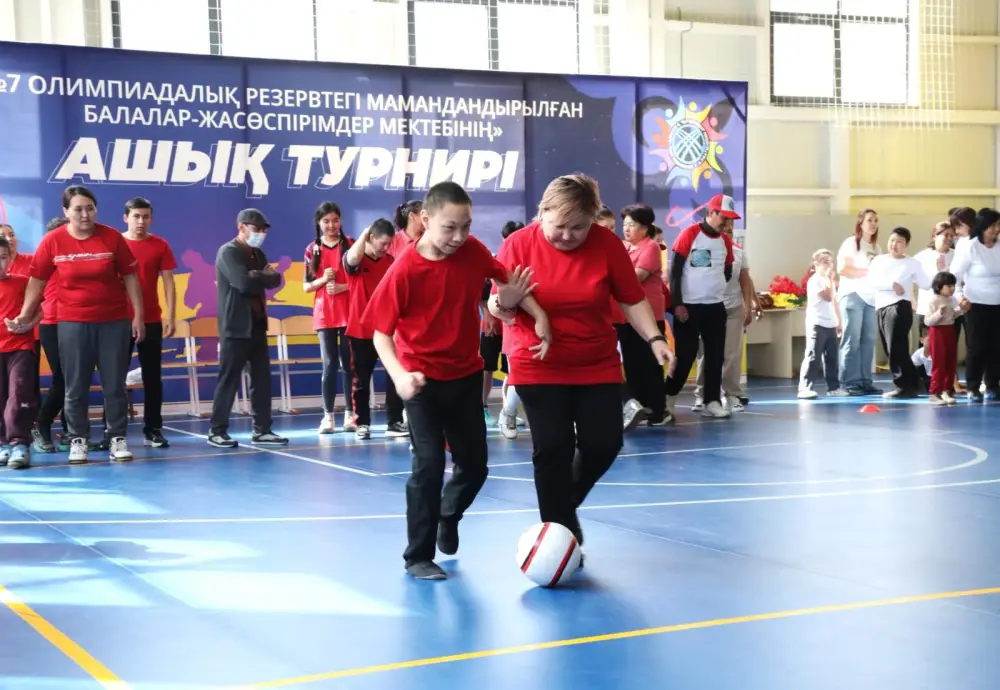 В Алматы прошла инклюзивная семейная эстафета ко Дню семьи – Шаңырақ күні (3)