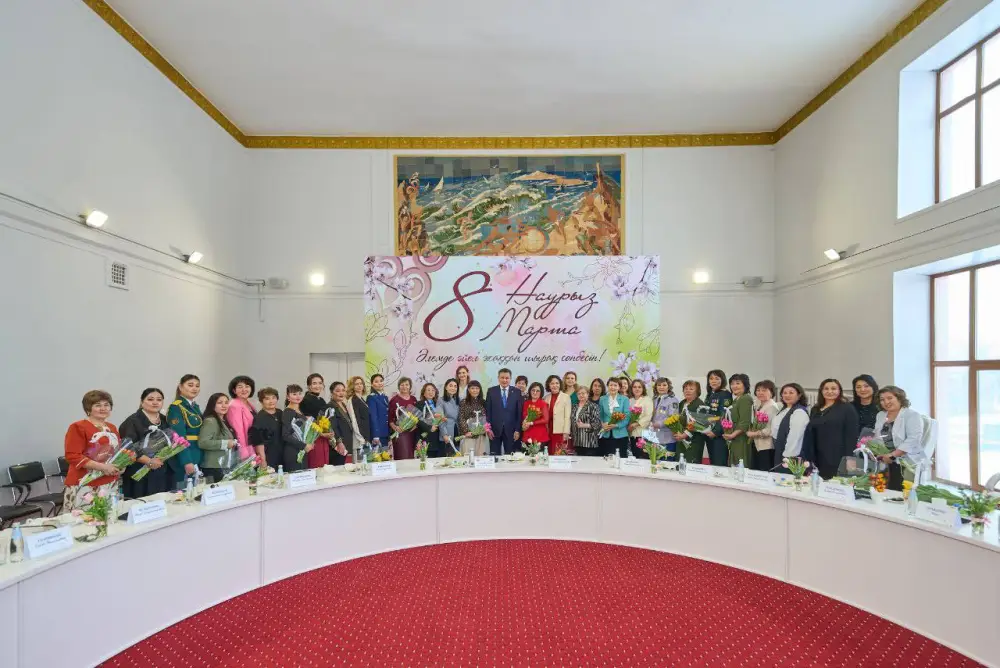 Аким ВКО поздравил с наступающим 8 Марта женщин, которые вносят особый вклад в развитие региона (6)