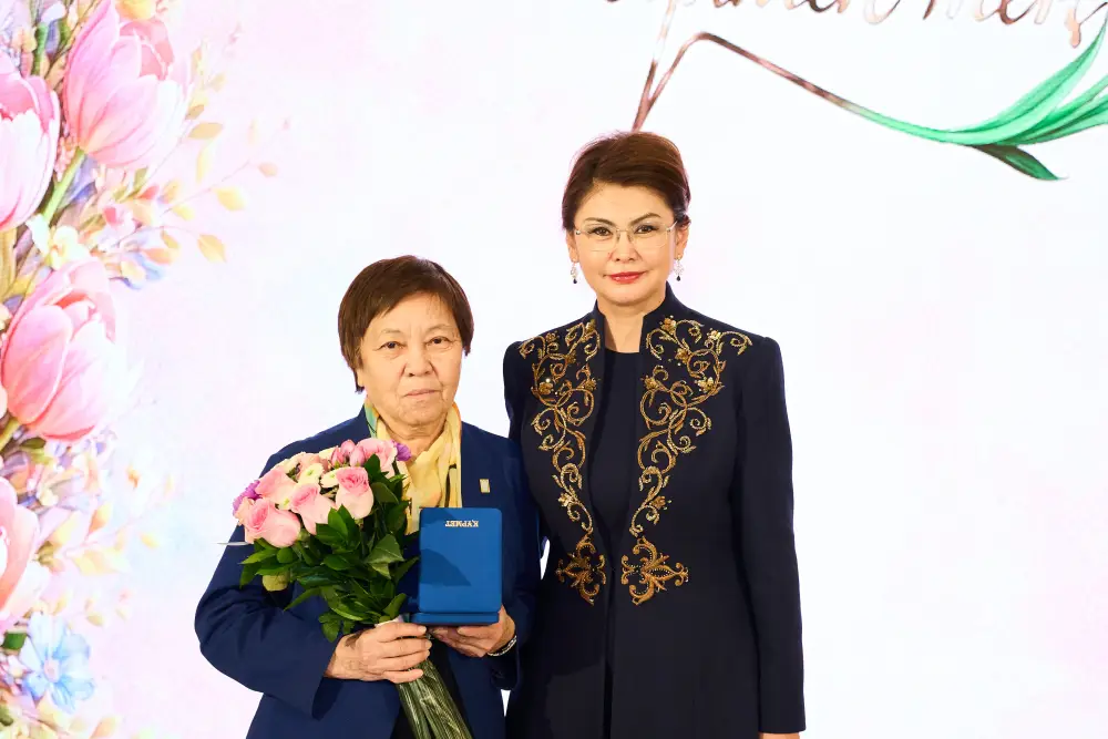 В честь 8 Марта от имени Президента вручены государственные награды (8)