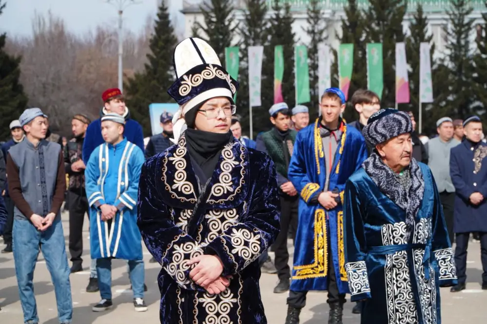 Рекордное число танцоров исполнили қара жорға в г. Кокшетау (2)