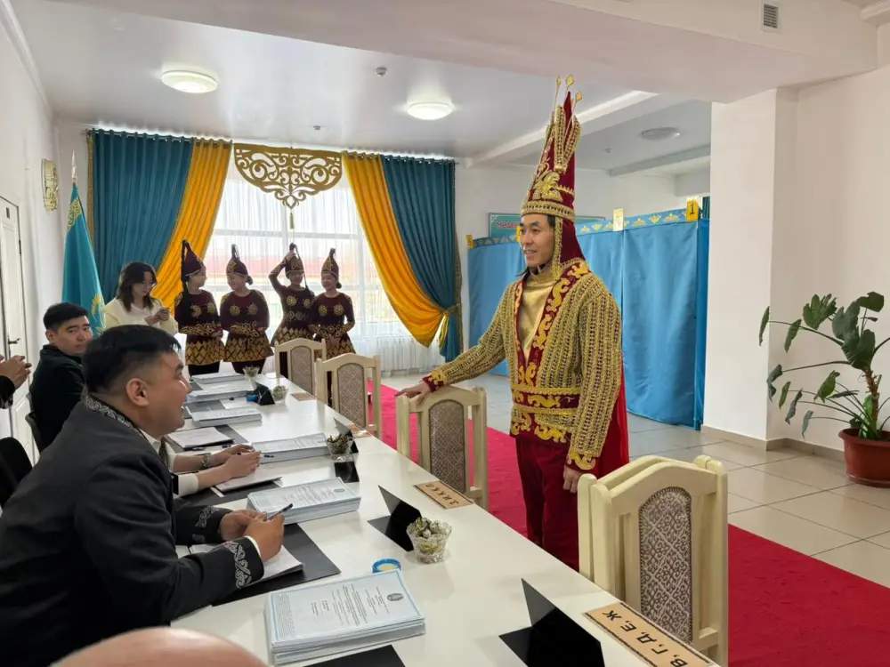 Участие Золотого человека в референдуме в Есике Павлодаре