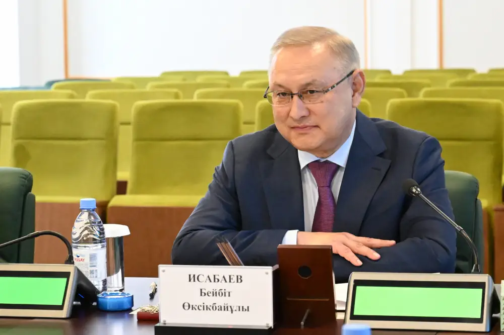 Бейбит Исабаев и Канат Шарлапаев обсуждают развитие МСБ в Жетісу: более 62 тысяч зарегистрированных субъектов Павлодаре