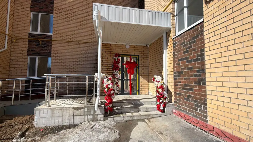 35 жителей пос. Аршалы получили ключи от квартир (10)