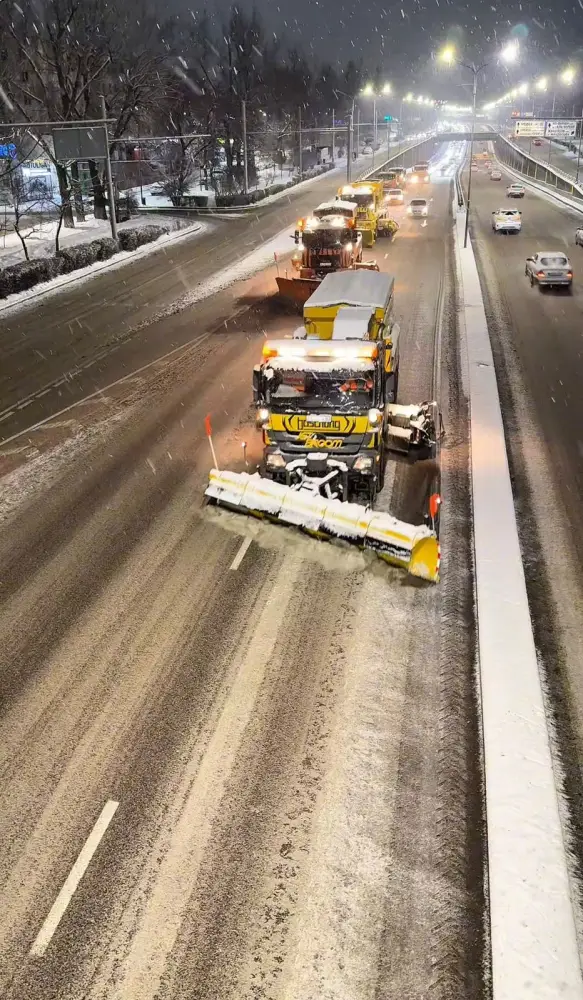 Алматы покрыт снегом, коммунальные службы на страже Павлодаре