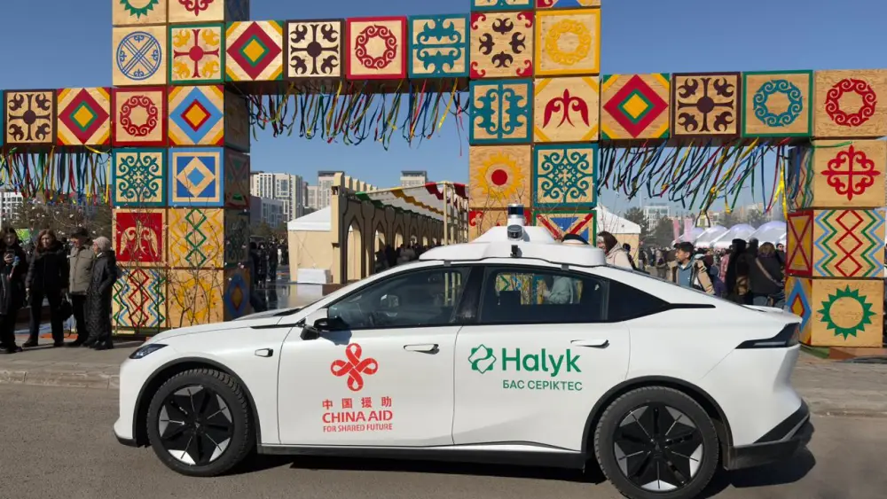 Digital Nauryz: В Астане прошёл демонстрационный заезд беспилотного автомобиля (4)