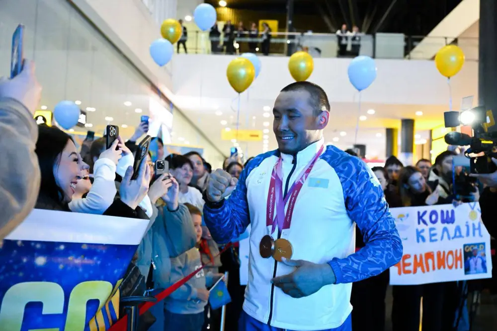 «Впервые в истории на одних зимних Паралимпийских играх Казахстан завоевал сразу две медали» - Ербола Хамитова торжественно встретили в аэропорту (5)